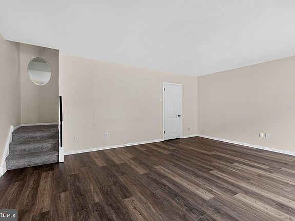 5th image of 1518 Manley Rd APT B33