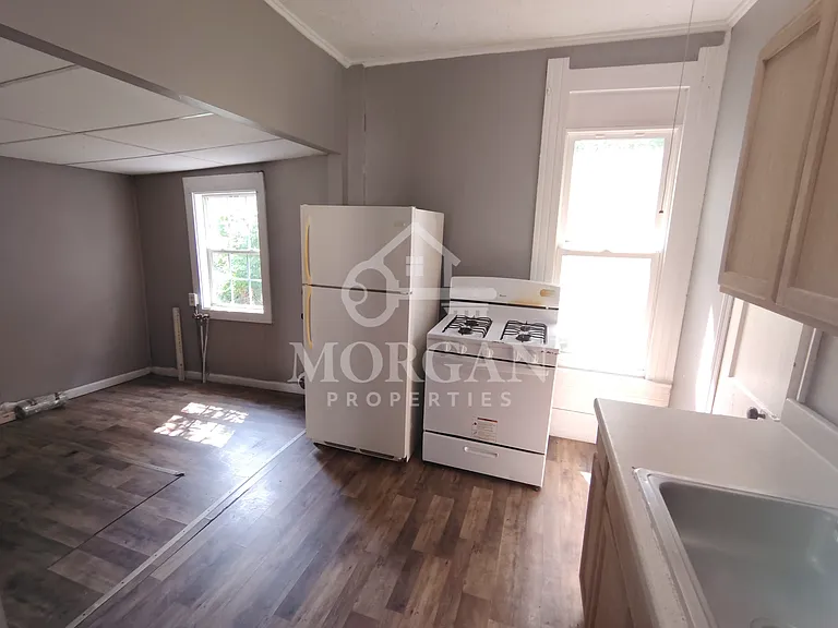 1013 W 4th St — Photo 4