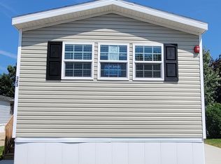 323 Surrey Rd, Wheeling, IL 60090