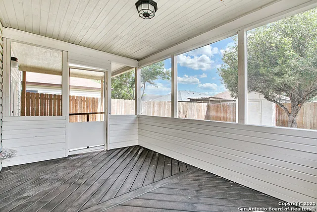 9715 Kashmir Dr — Photo 16