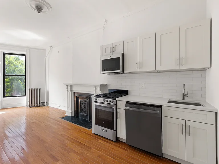 533 Washington Ave #3A — Photo 1
