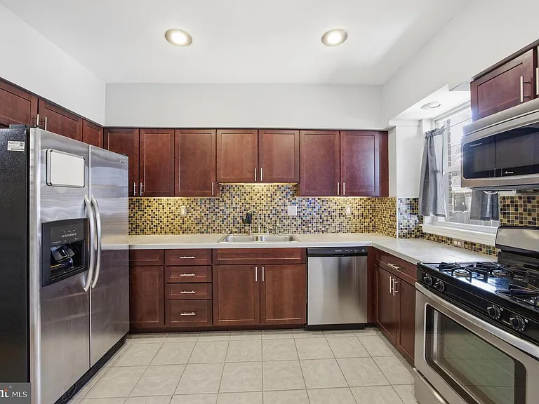 122 N Ellwood Ave — Photo 30