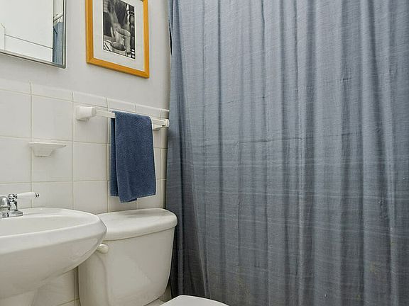 5th image of 321 W 100th St #6