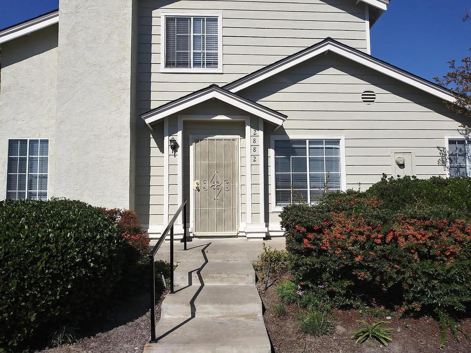 3 bed, 1276 sqft, $3,600 — Photo 1
