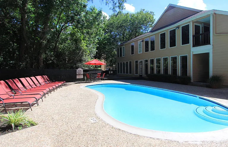 Woodlake Oaks Apartments — Photo 34