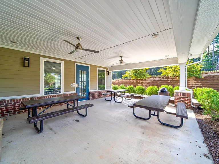 GRANITE POINTE — Photo 22