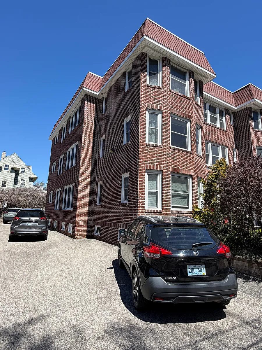 Building Photo - 132 Elton St #3