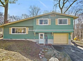 2 Patricia Ct, Gales Ferry, CT 06335