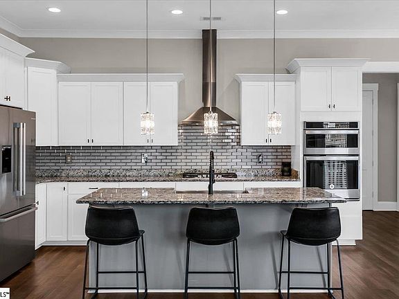 5th image of 107 Bold Slope Dr