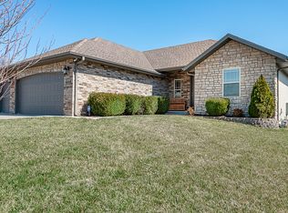 2146 N Pavilion Pl, Strafford, MO 65757