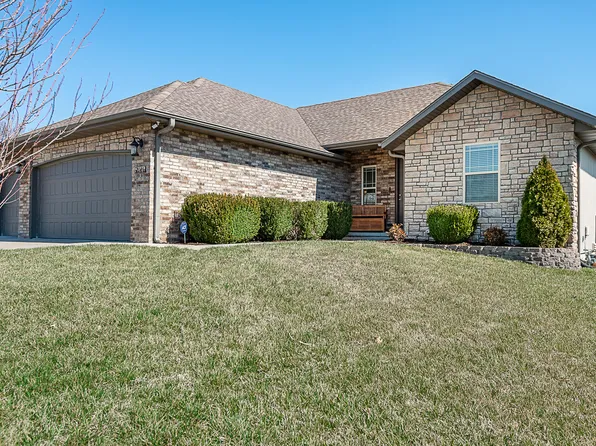 2146 N Pavilion Place, Strafford, MO 65757