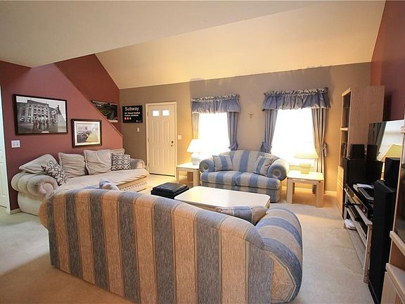3rd image of 948 E Kensington Ln #22