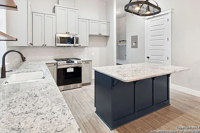 291 S East Ave — Photo 7