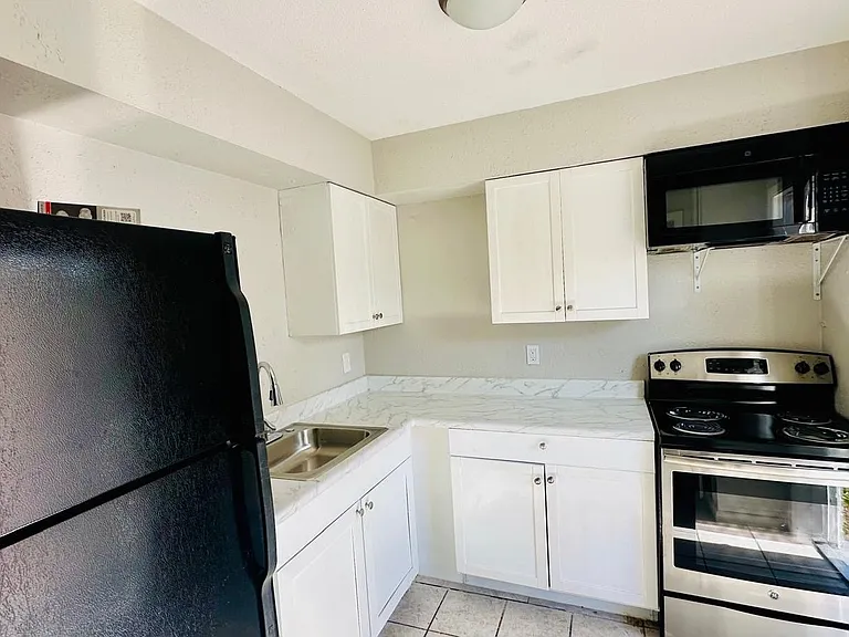 390 W Haines Blvd #3 — Photo 4