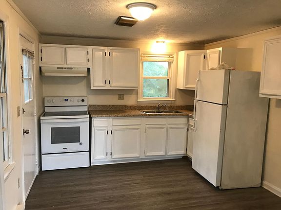 3rd image of 725 Bolton St #B