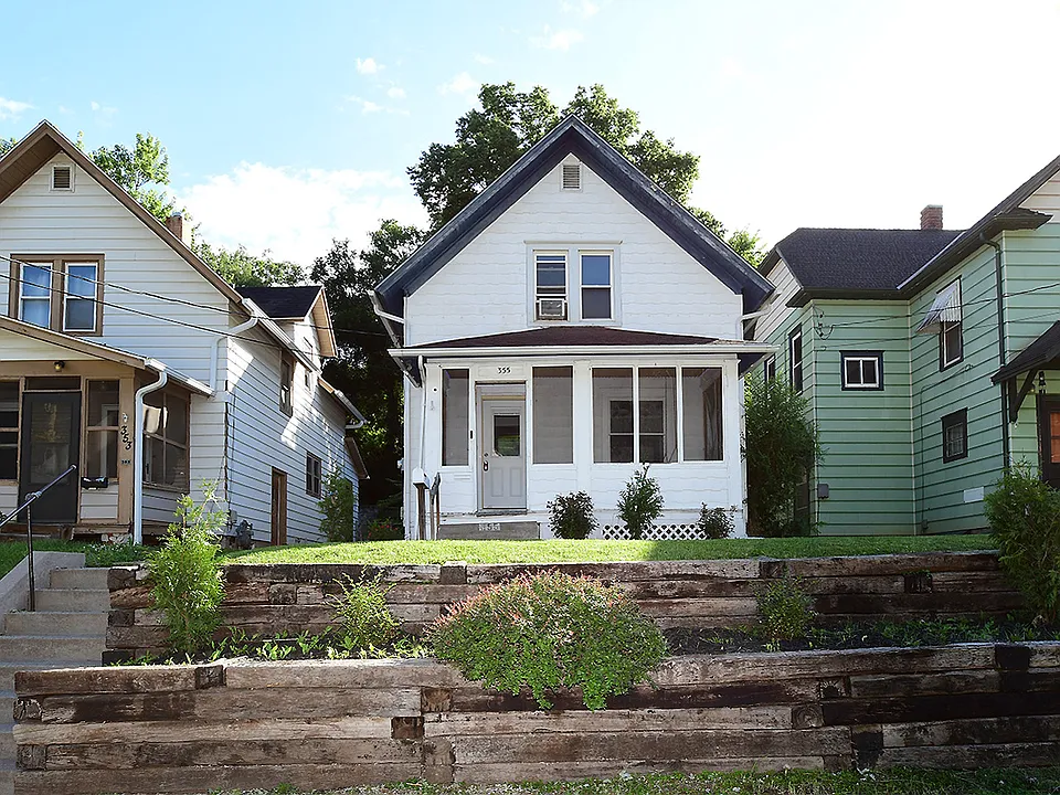 355 Lincoln Ave