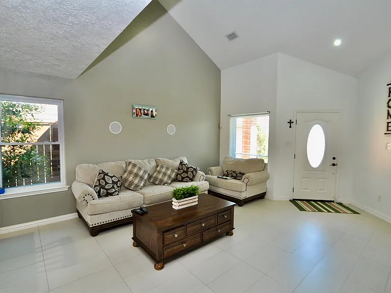 3330 Beran Dr — Photo 5