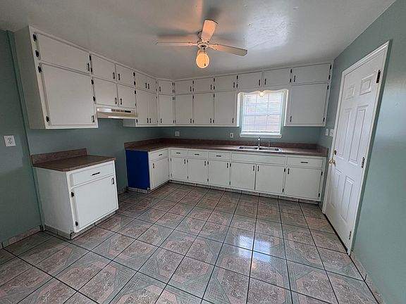 2nd image of 1305 Cleo St