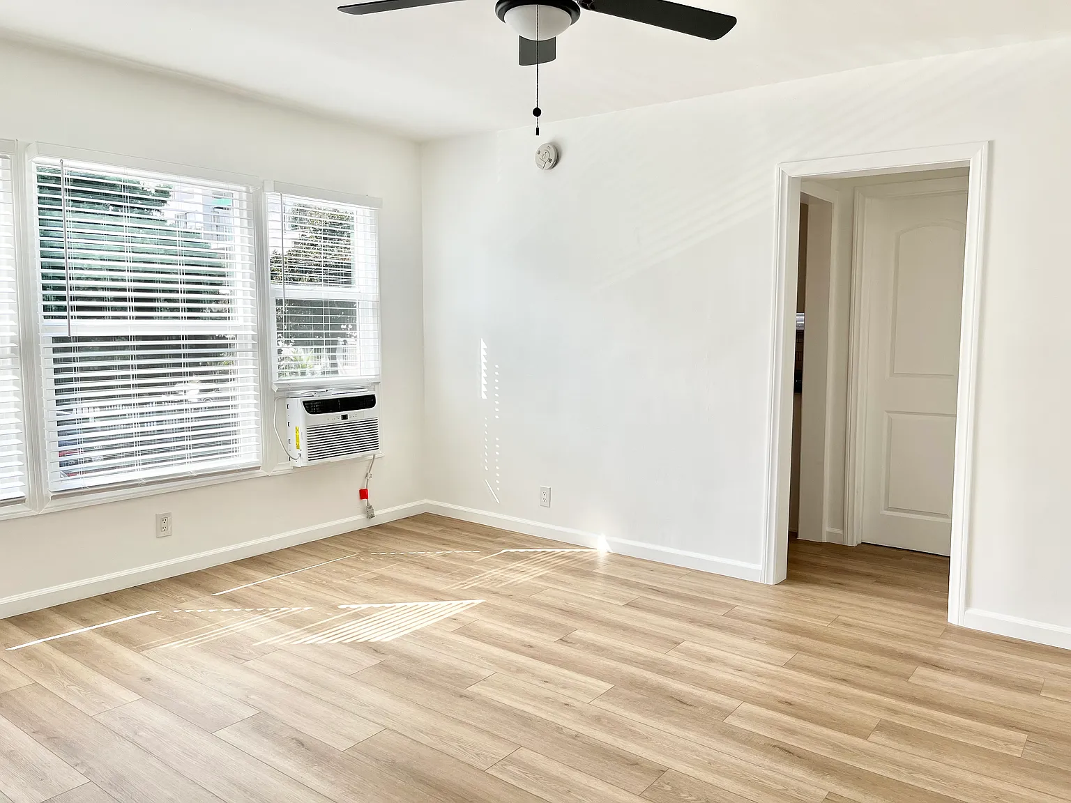 7120 Hawthorn Ave — Photo 2