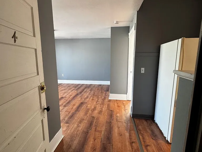 591 Commercial St — Photo 3