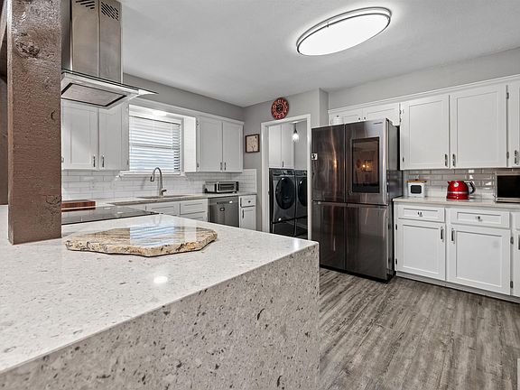 5th image of 6008 Shadyside Ln