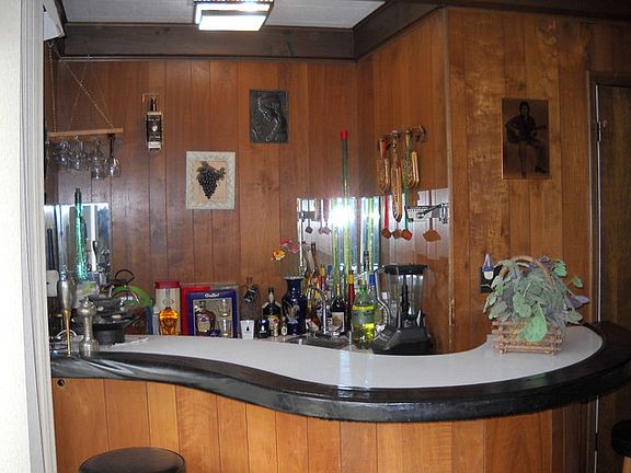 2nd image of 3211 Greenbriar Dr