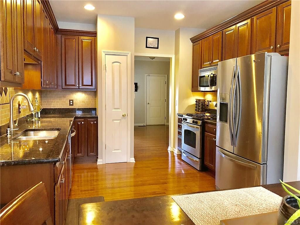 15 Cornwall Ln, Middletown, NY 10940 Zillow