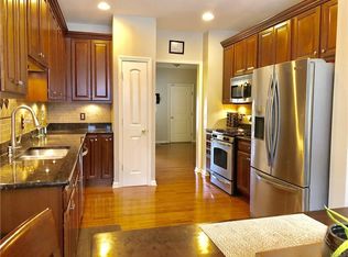 15 Cornwall Ln, Middletown, NY 10940