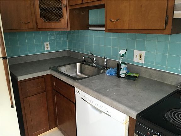 4th image of 10130 Chaucer Ave