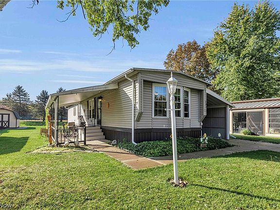3rd image of 131 Hickory Cir