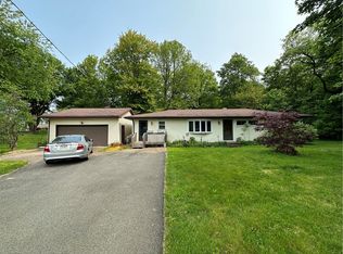 2910 Hershey Rd, Erie, PA 16506