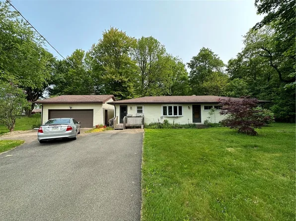 2910 Hershey Rd, Erie, PA 16506