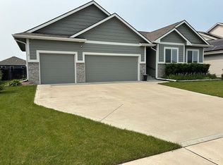 985 Spruce St, Waukee, IA 50263