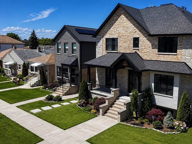 7338 W Clarence Ave — Photo 2