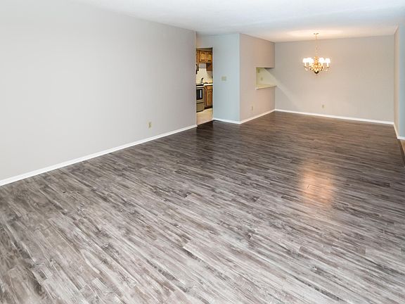 living / dining area