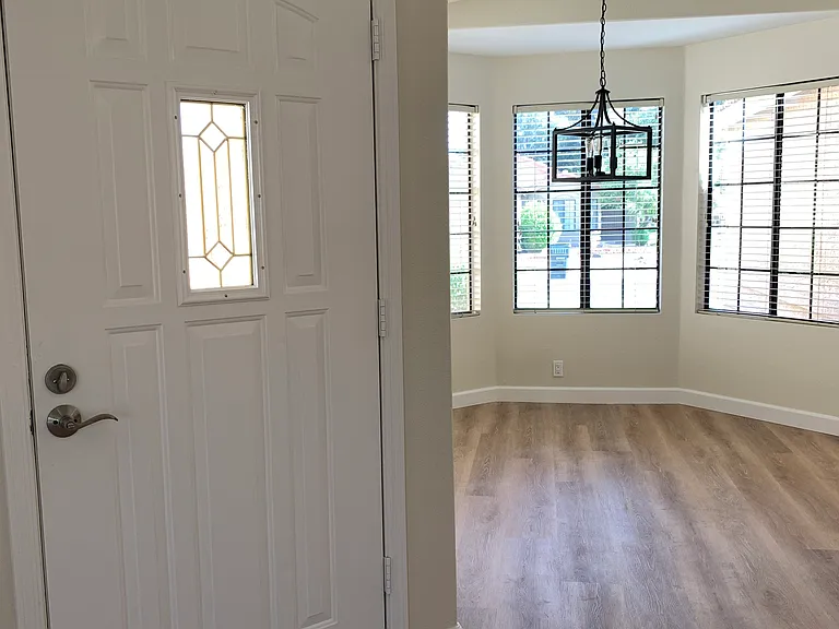 4506 E Amberwood Dr — Photo 2