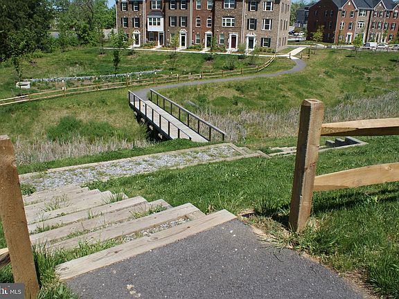 4th image of 9910 New Pointe Dr