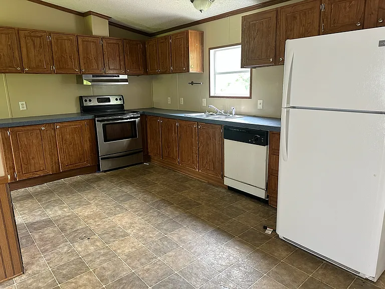 182 Clements Rd — Photo 5