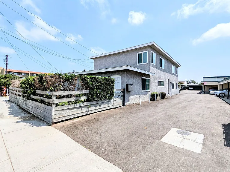 14714 S Inglewood Ave — Photo 1