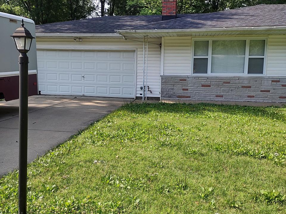 1st image of 33 Rolling Hills Dr