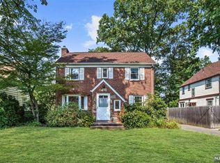 71 Floral Ter, Tenafly, NJ 07670