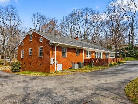 3rd image of 115 Woodland Dr