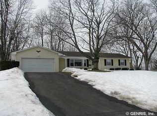 3 Starlight Cir, Fairport, NY 14450
