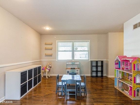 5th image of 909 Aura Dr