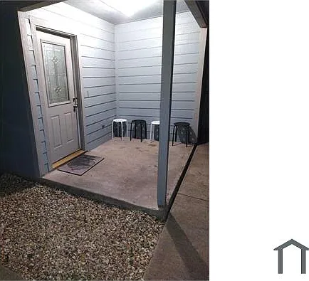 1521 E Thomas St — Photo 8