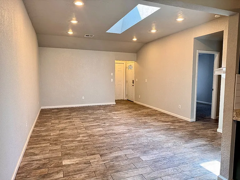 11402 N Lincoln Blvd — Photo 5