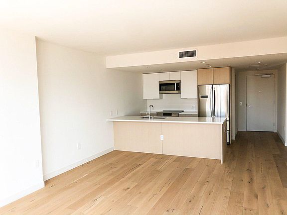 3rd image of 1001 Queen St #1303-1