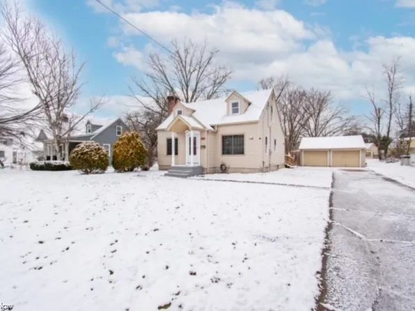 2138 Hermosa Dr, Youngstown, OH 44511