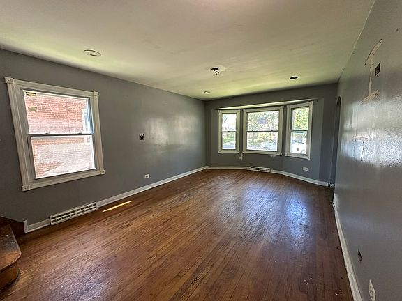 5th image of 625 Emerald Ave