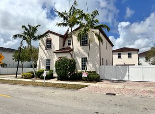 17035 SW 94th Way, Miami, FL 33196